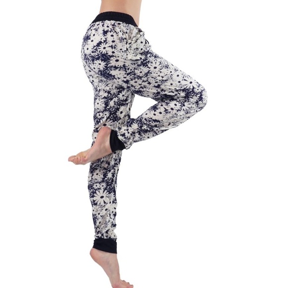 Pants - Jasmin Pants Joggers with drag-stings
